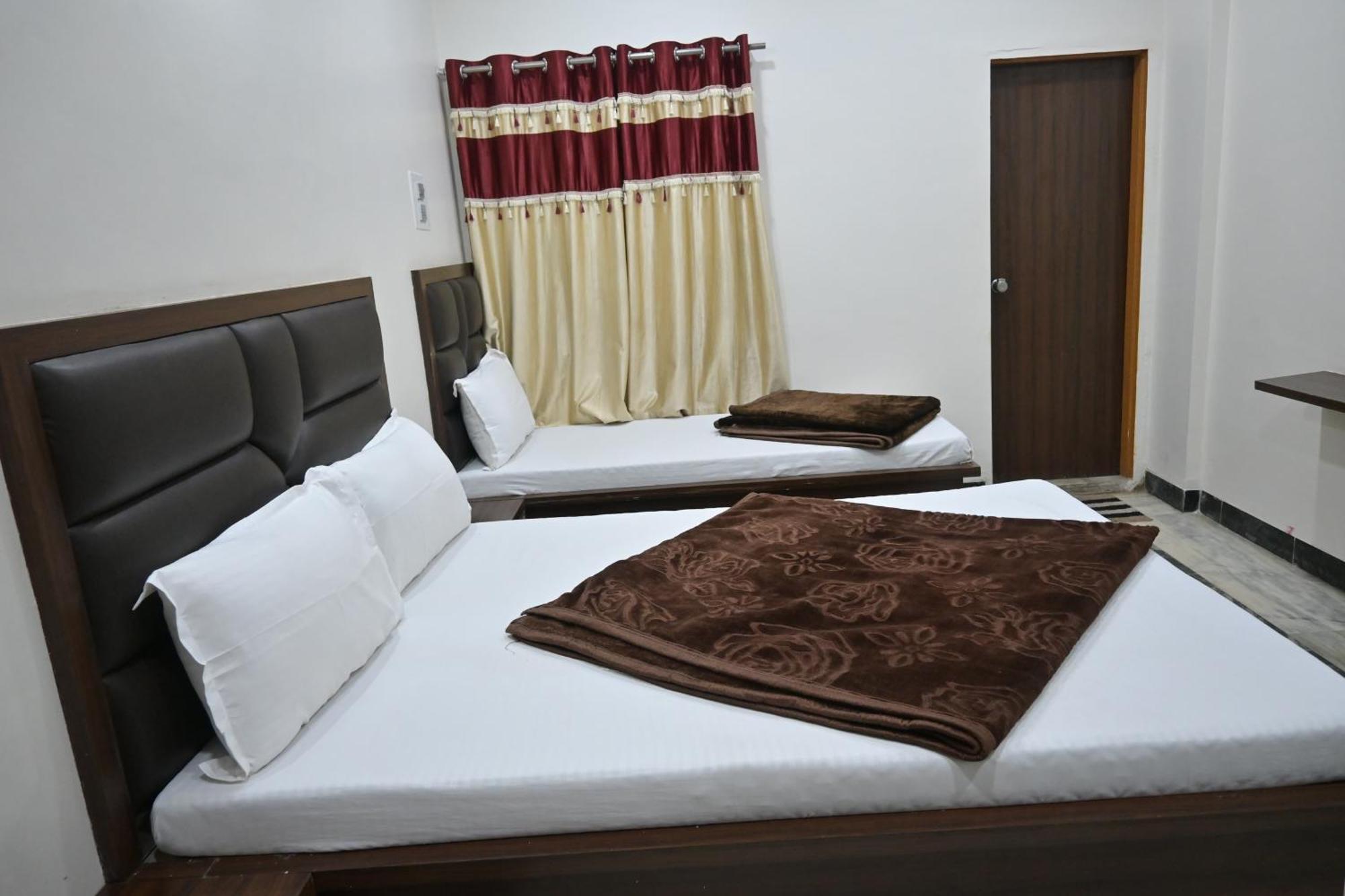 Hotel Roshan Palace Ambaji エクステリア 写真
