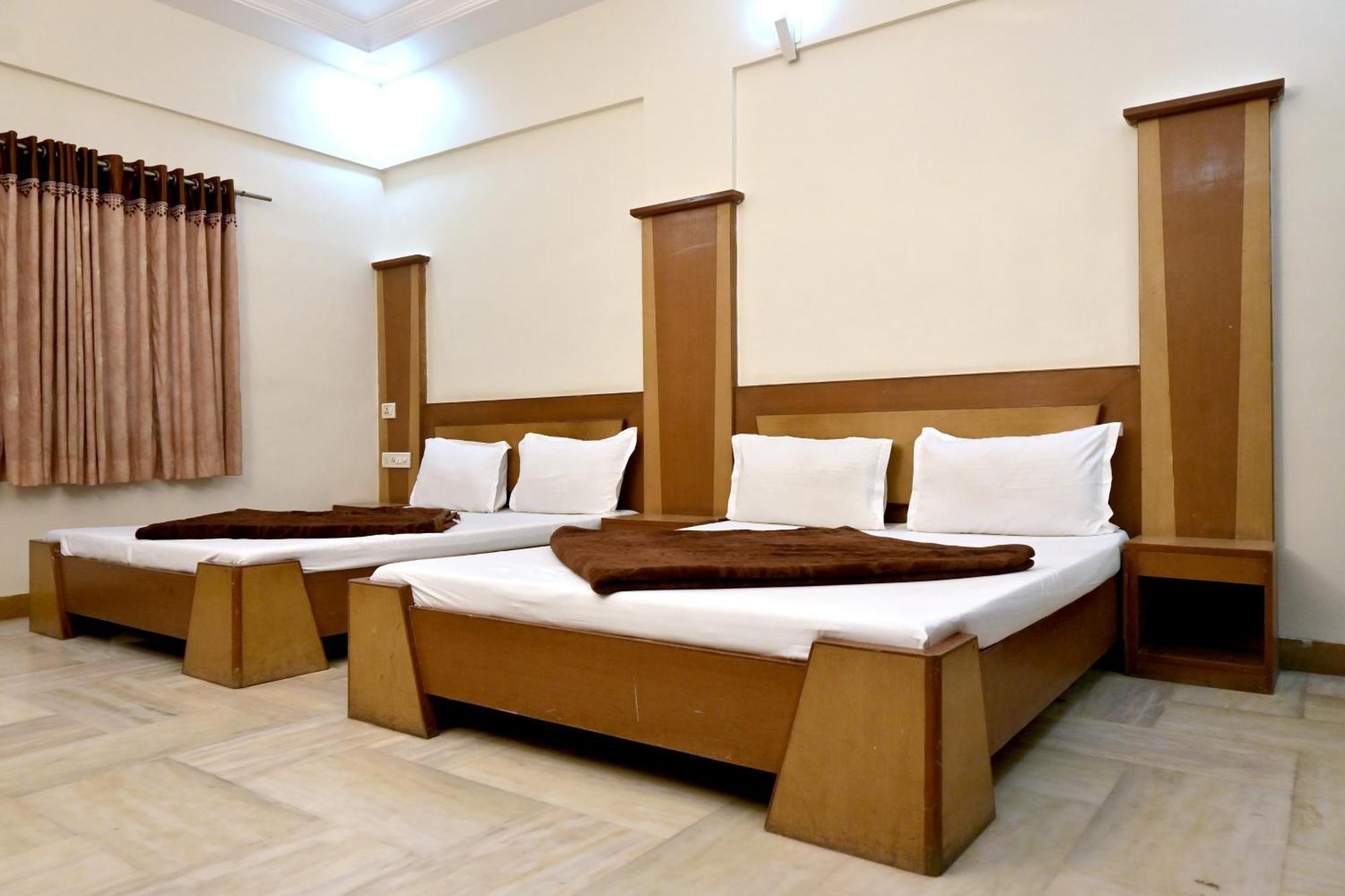 Hotel Roshan Palace Ambaji エクステリア 写真
