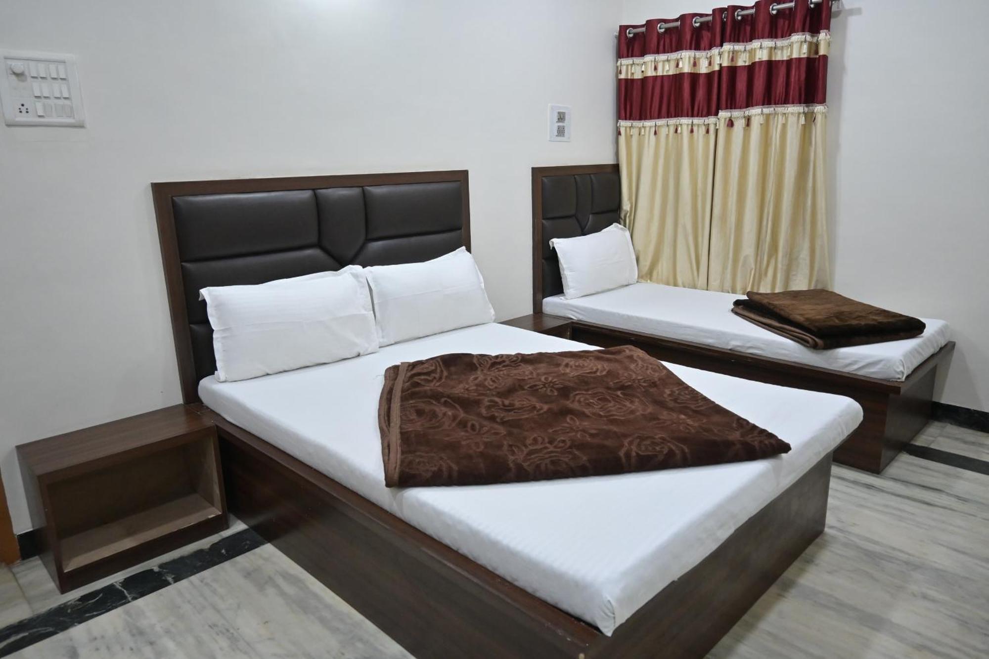 Hotel Roshan Palace Ambaji エクステリア 写真
